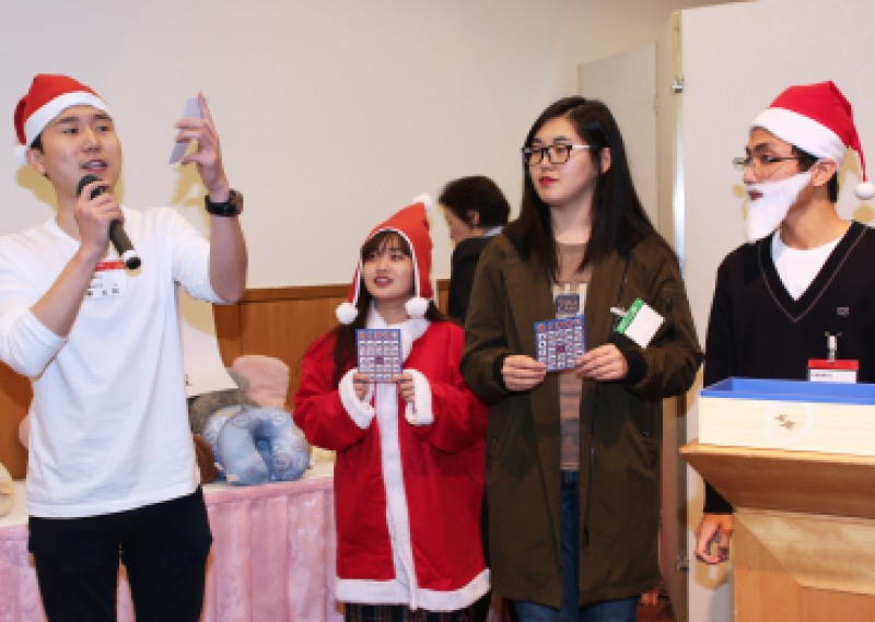 左から 廖 志翔さん、李京珍さん、金スルギさん、グエン ルオン ビンさん