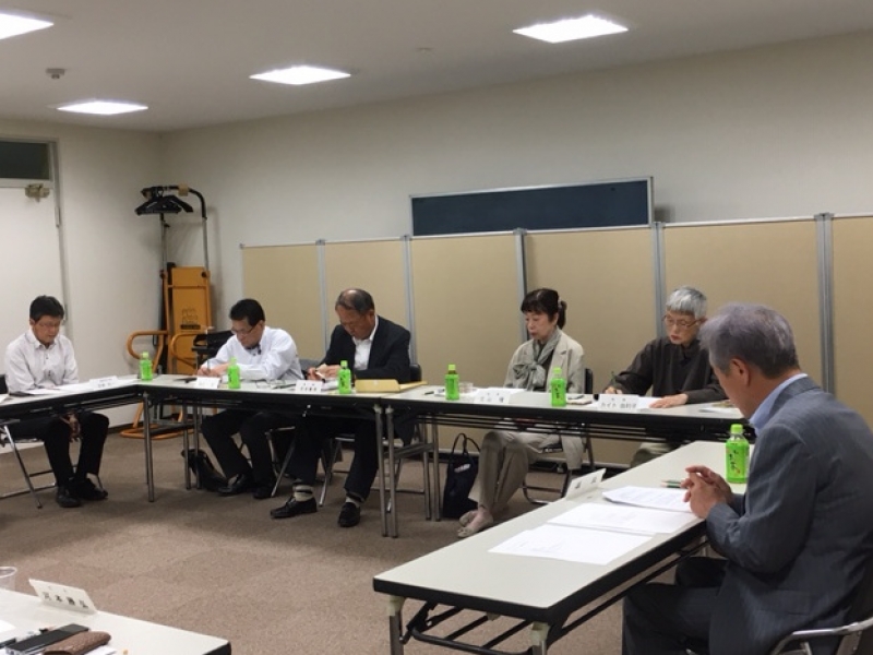 審議中の臨時理事会