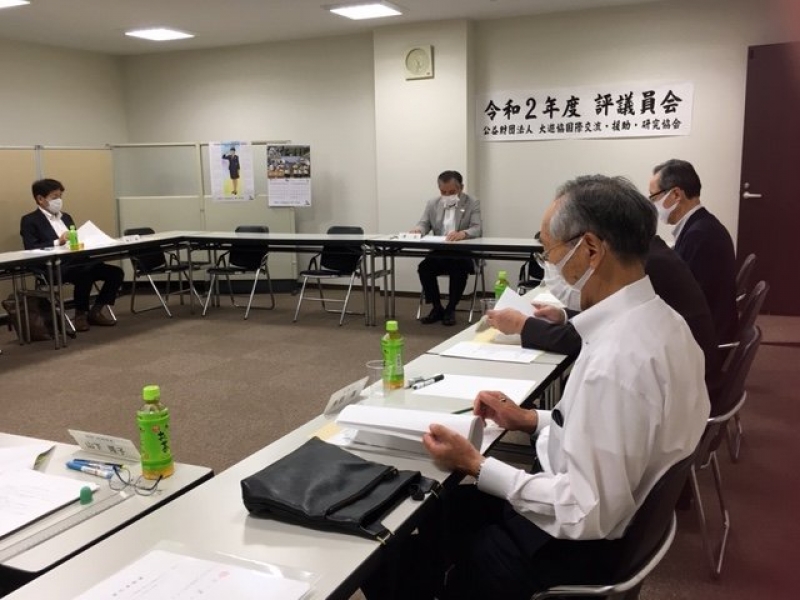 審議中の評議員