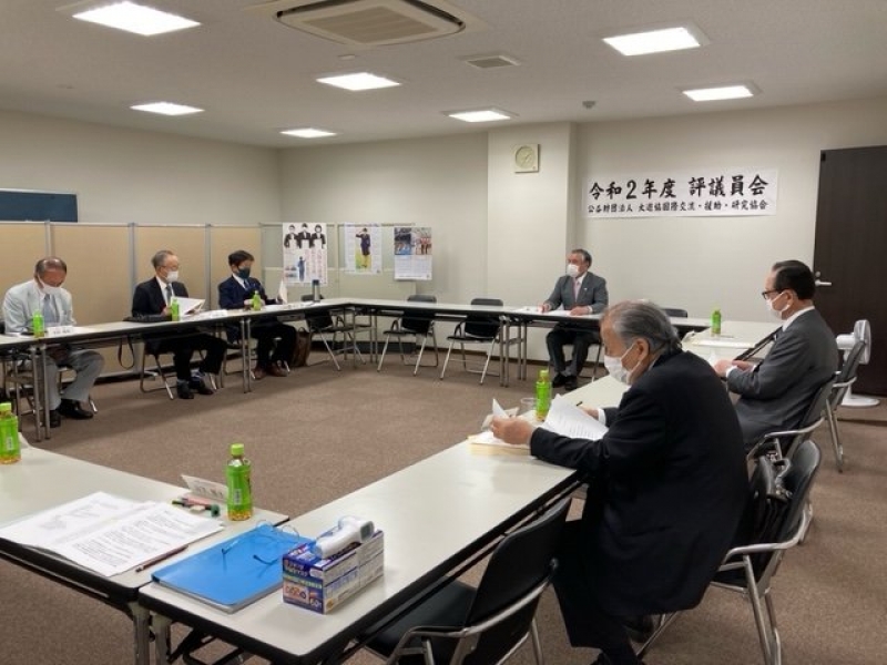 審議中の評議員